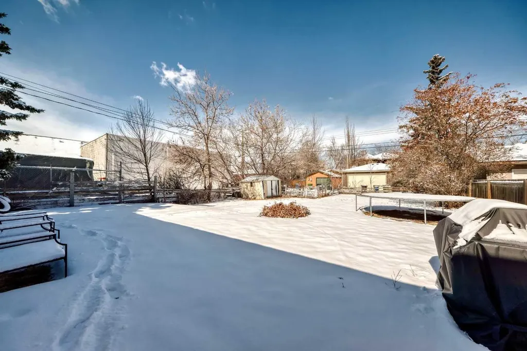 2428 3 Avenue NW Calgary AB T2N 0L7