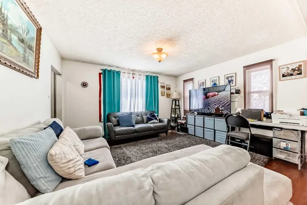 2428 3 Avenue NW Calgary AB T2N 0L7