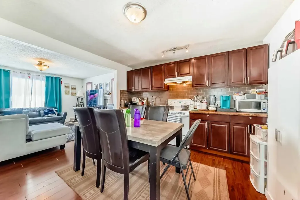 2428 3 Avenue NW Calgary AB T2N 0L7