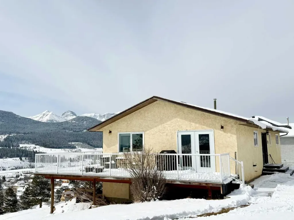 8142 26 Avenue Coleman AB T0K0M0