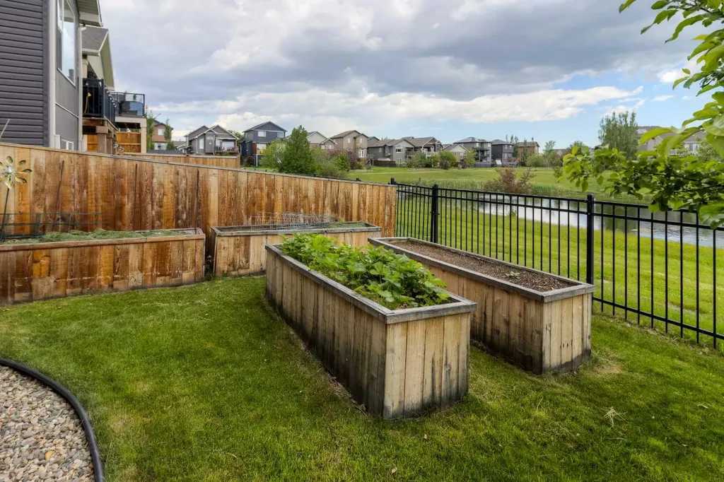 140 Blackwolf Way N Lethbridge AB T1H 6V9