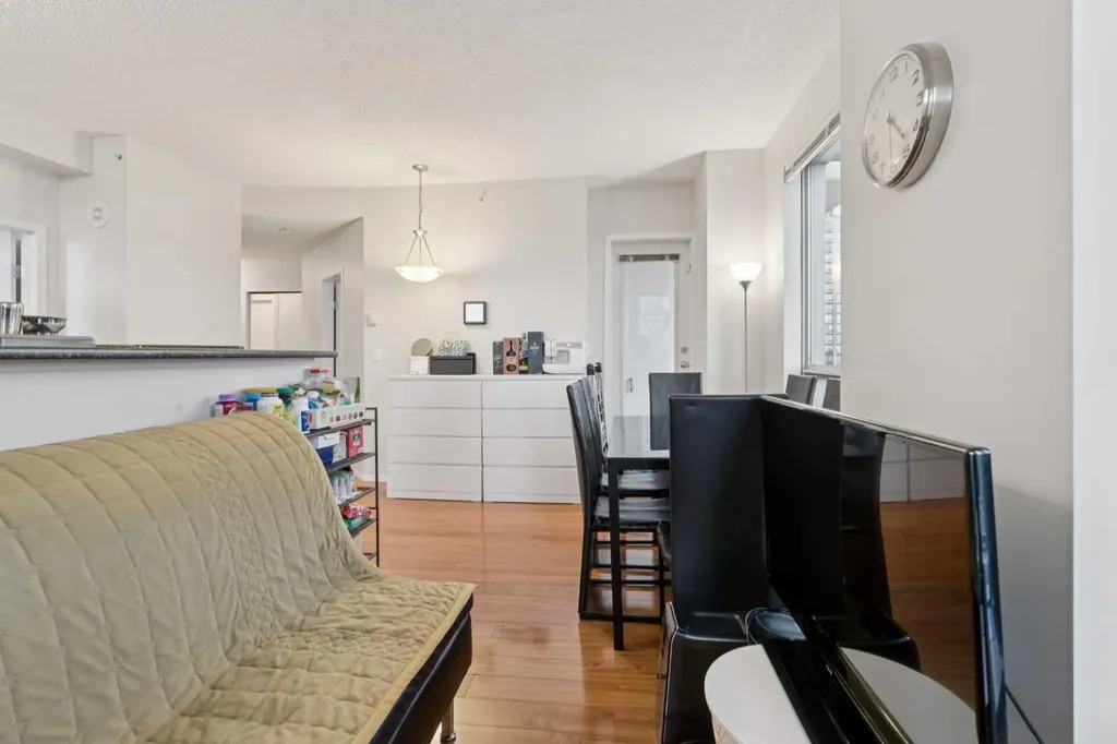 1053 10 Street SW Calgary AB T2R 1S6