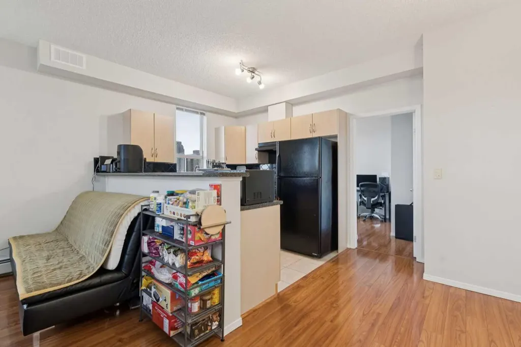 1053 10 Street SW Calgary AB T2R 1S6