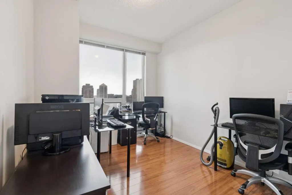 1053 10 Street SW Calgary AB T2R 1S6