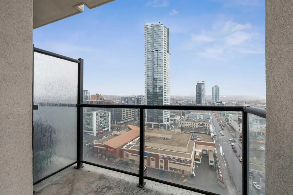 1053 10 Street SW Calgary AB T2R 1S6