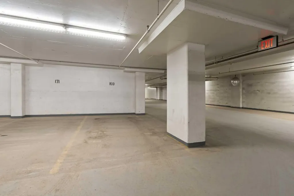 1053 10 Street SW Calgary AB T2R 1S6