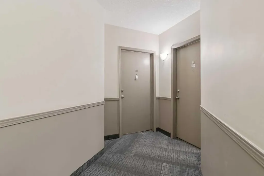 1053 10 Street SW Calgary AB T2R 1S6