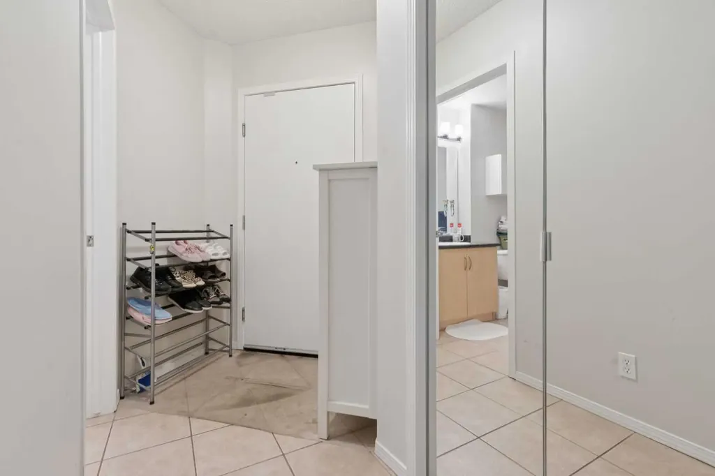 1053 10 Street SW Calgary AB T2R 1S6