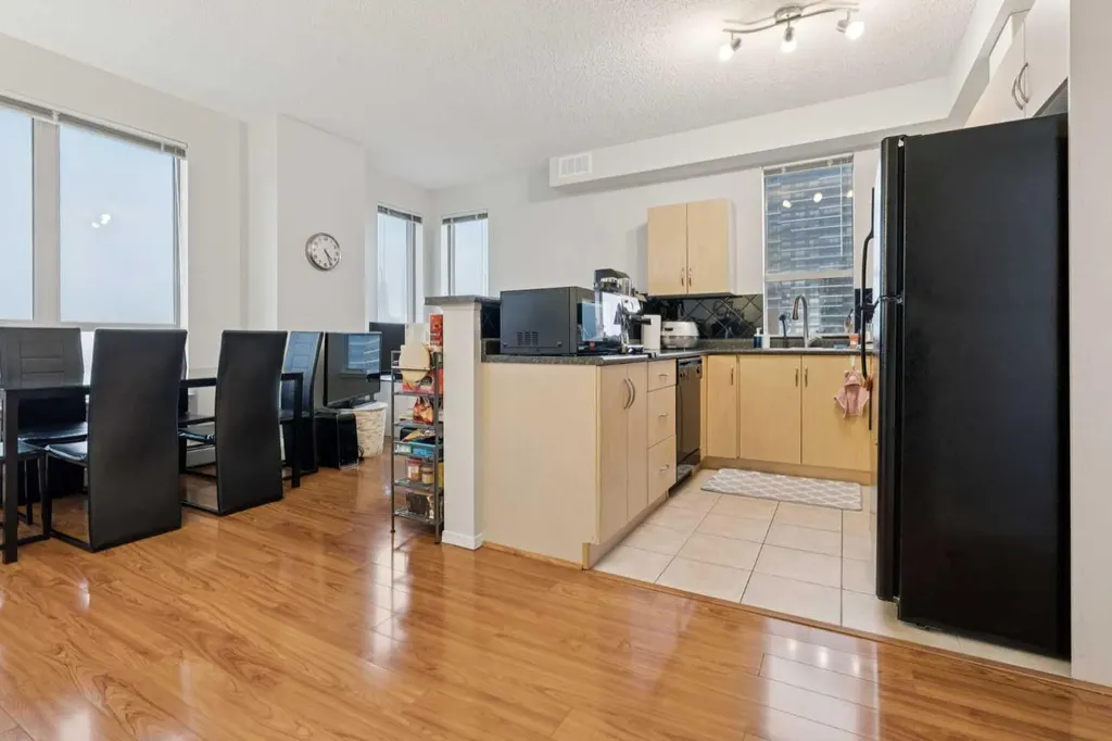 1053 10 Street SW Calgary AB T2R 1S6
