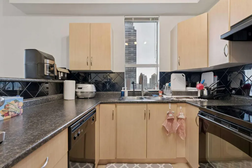 1053 10 Street SW Calgary AB T2R 1S6