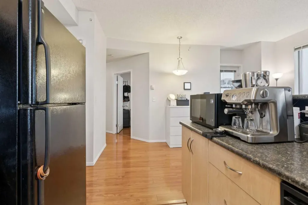 1053 10 Street SW Calgary AB T2R 1S6