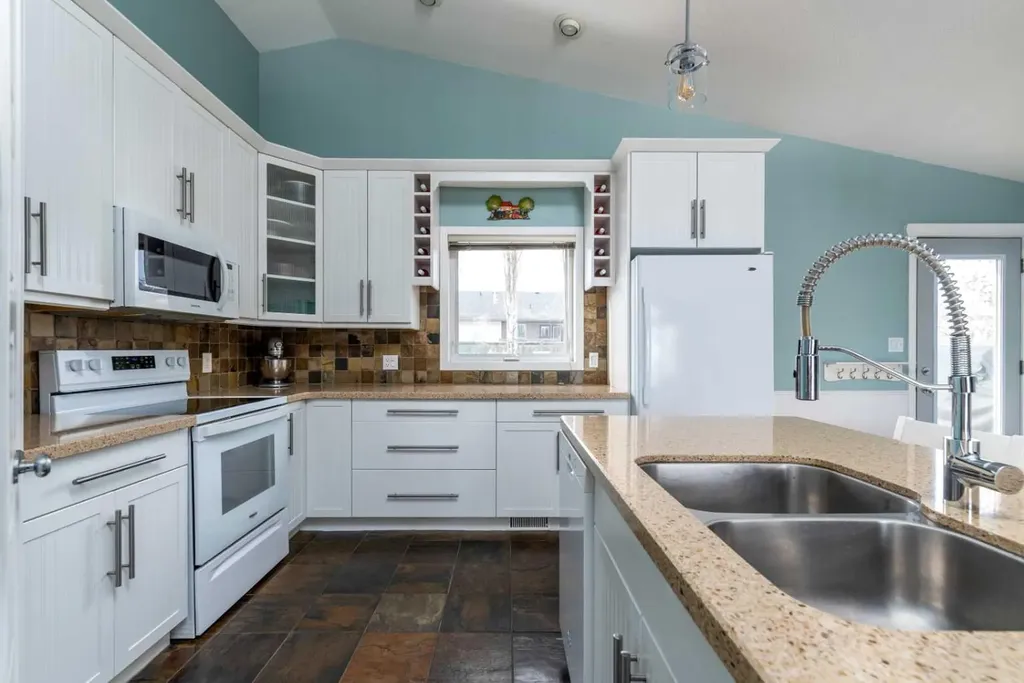 2912 65 Avenue Place Lloydminster AB T9V 3H5