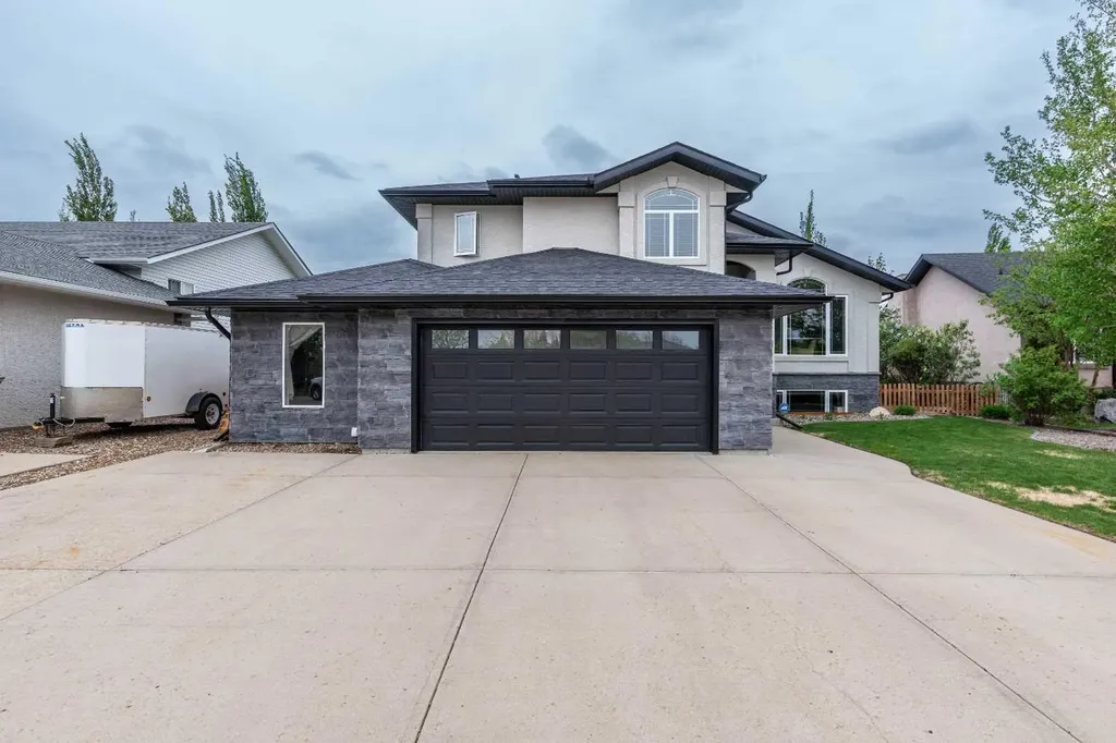 2912 65 Avenue Place Lloydminster AB T9V 3H5