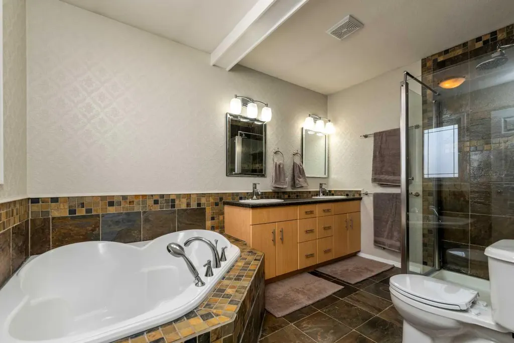2912 65 Avenue Place Lloydminster AB T9V 3H5