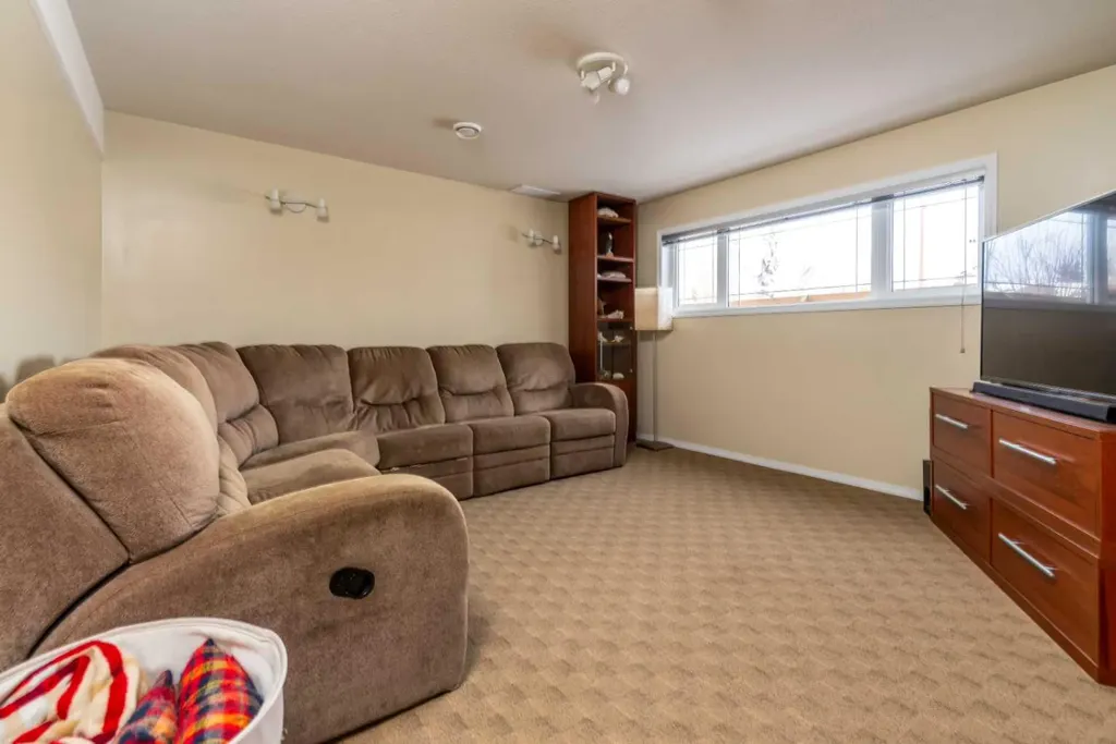 2912 65 Avenue Place Lloydminster AB T9V 3H5