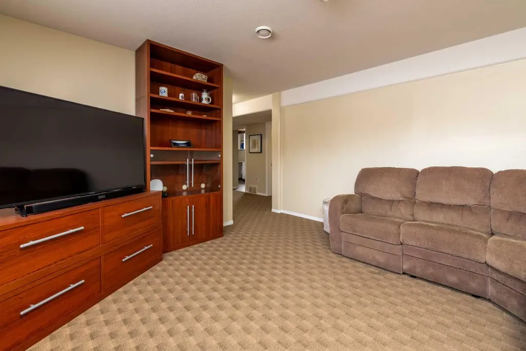 2912 65 Avenue Place Lloydminster AB T9V 3H5