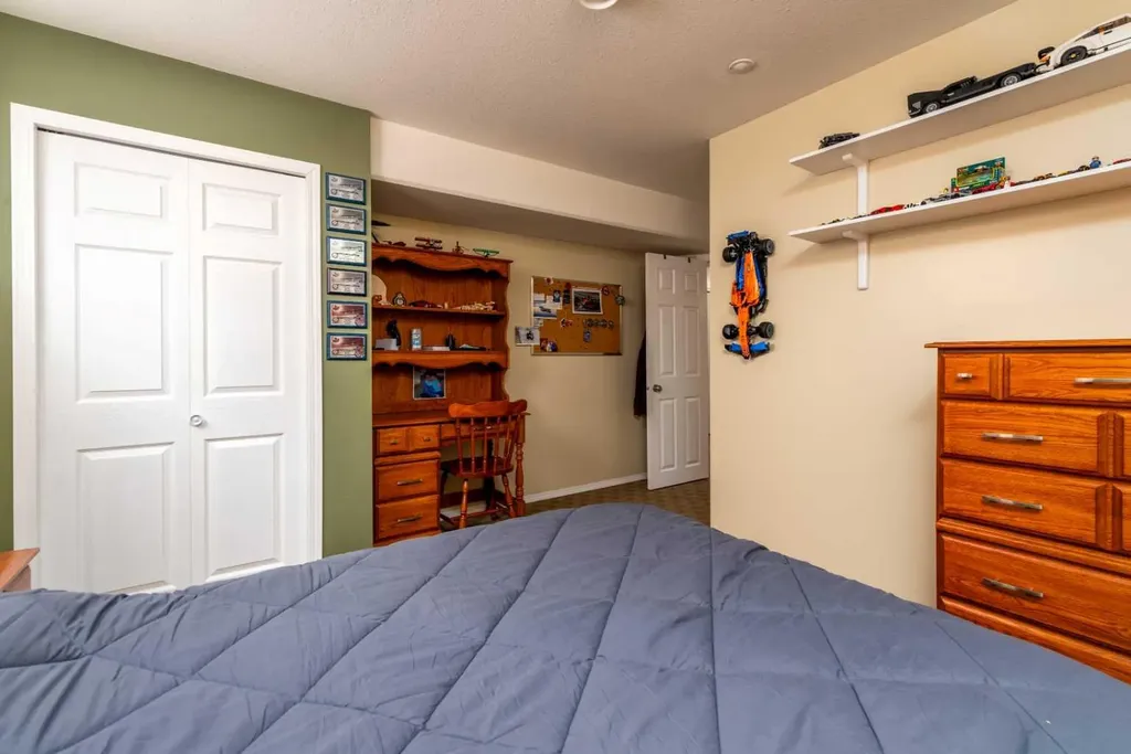 2912 65 Avenue Place Lloydminster AB T9V 3H5