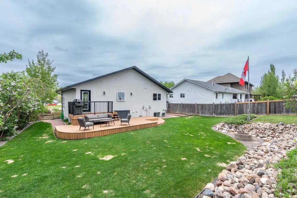 2912 65 Avenue Place Lloydminster AB T9V 3H5