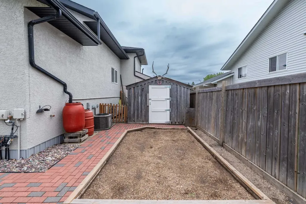2912 65 Avenue Place Lloydminster AB T9V 3H5