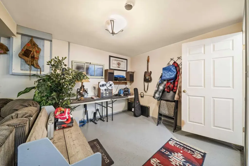4354 27 Highway W Rural Mountain View County AB T0M 1X0