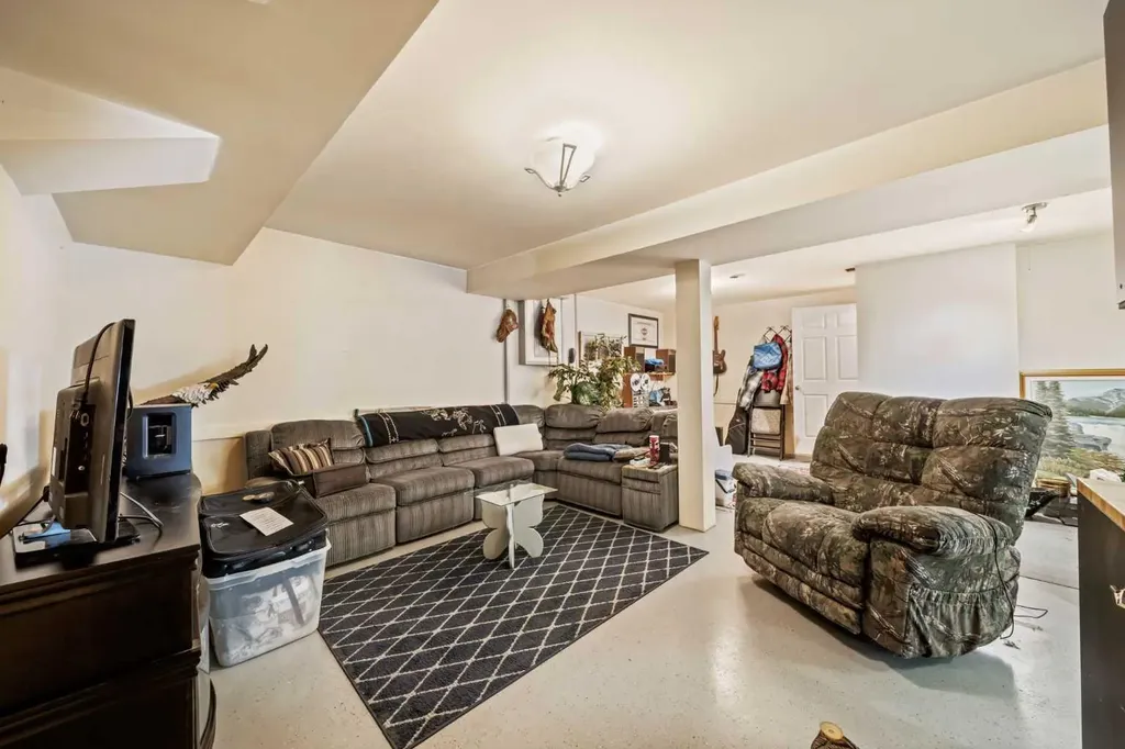 4354 27 Highway W Rural Mountain View County AB T0M 1X0