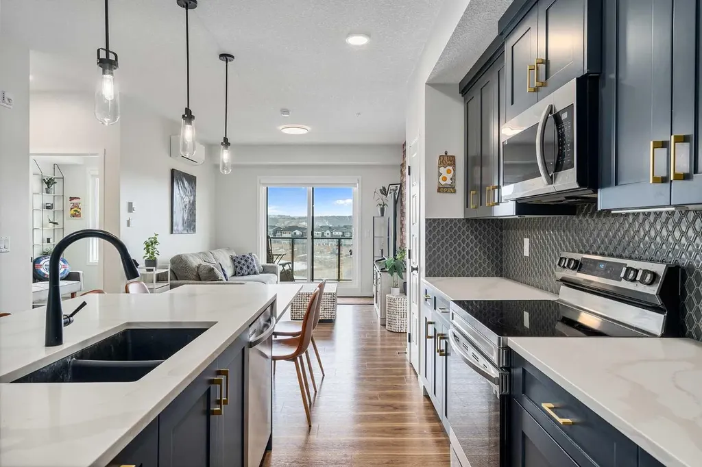 42 Cranbrook Gardens SE Calgary AB T3M 3P9
