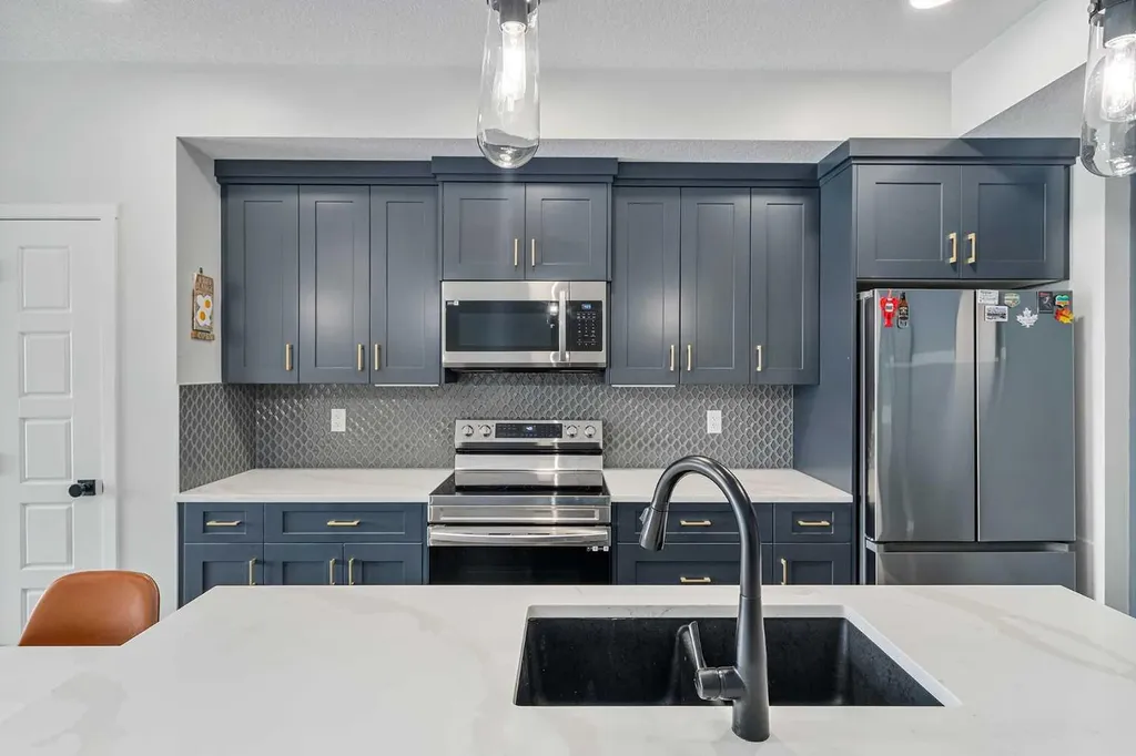 42 Cranbrook Gardens SE Calgary AB T3M 3P9