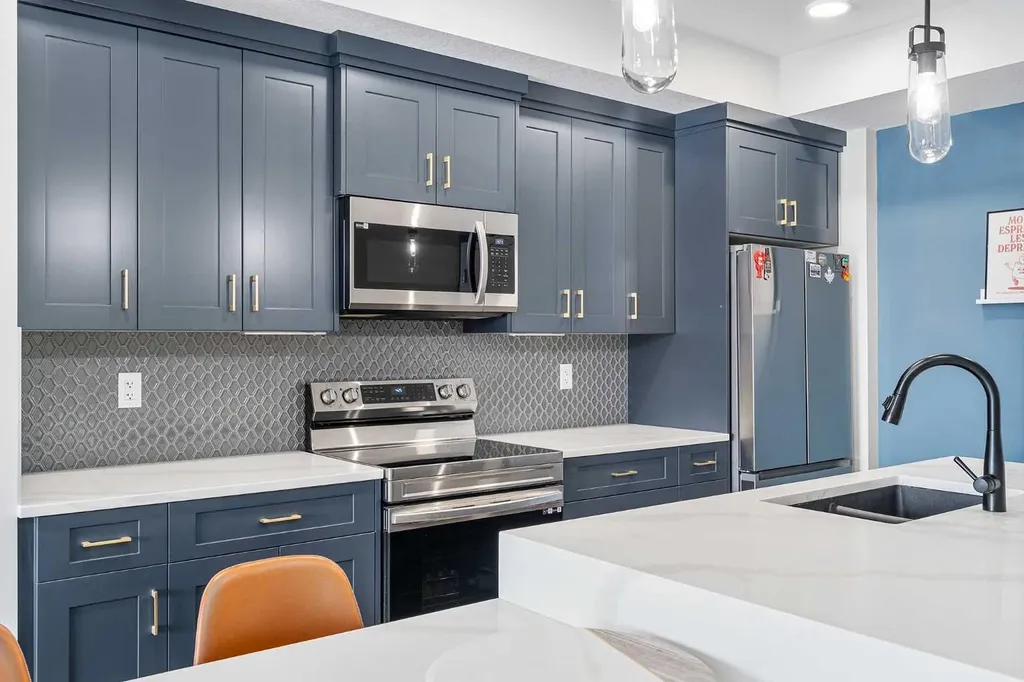 42 Cranbrook Gardens SE Calgary AB T3M 3P9