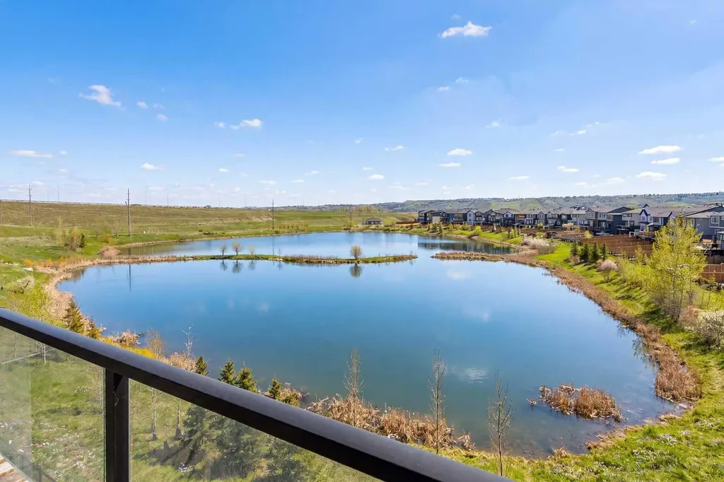 42 Cranbrook Gardens SE Calgary AB T3M 3P9