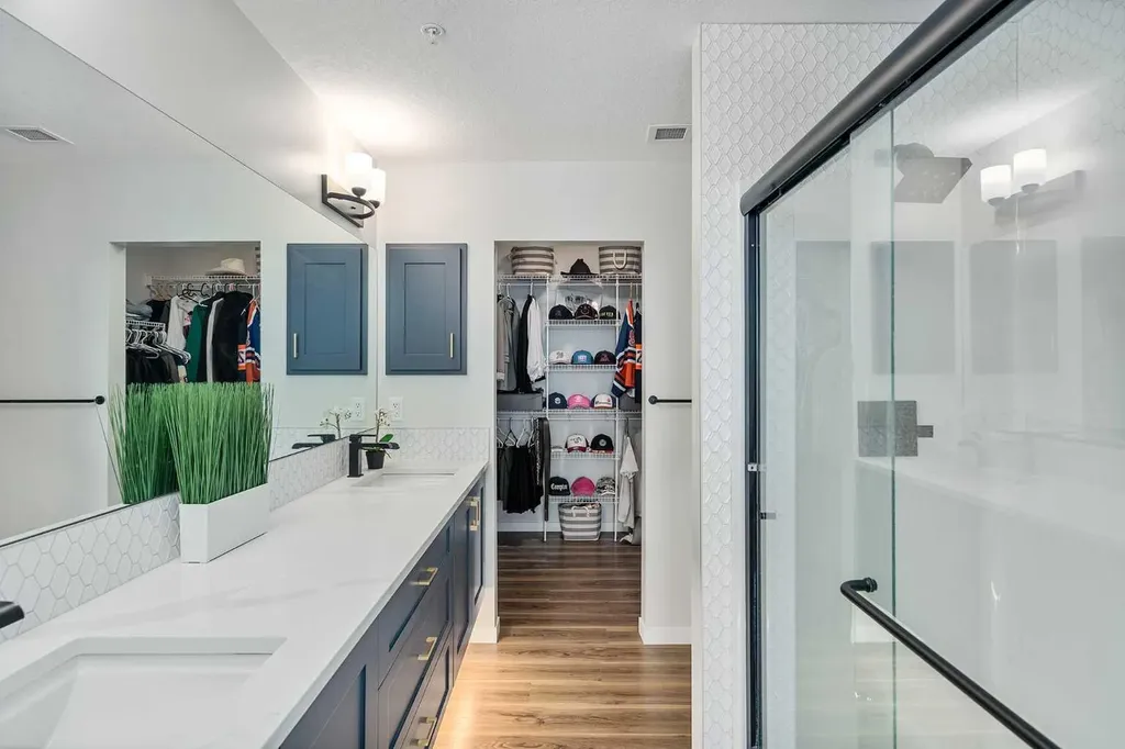 42 Cranbrook Gardens SE Calgary AB T3M 3P9