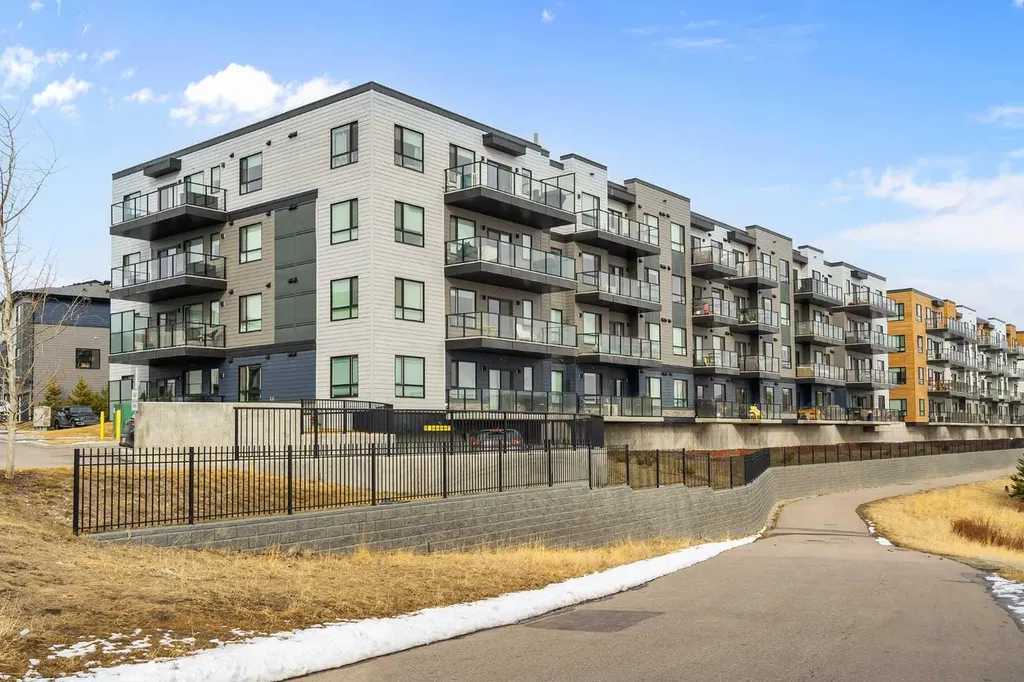 42 Cranbrook Gardens SE Calgary AB T3M 3P9