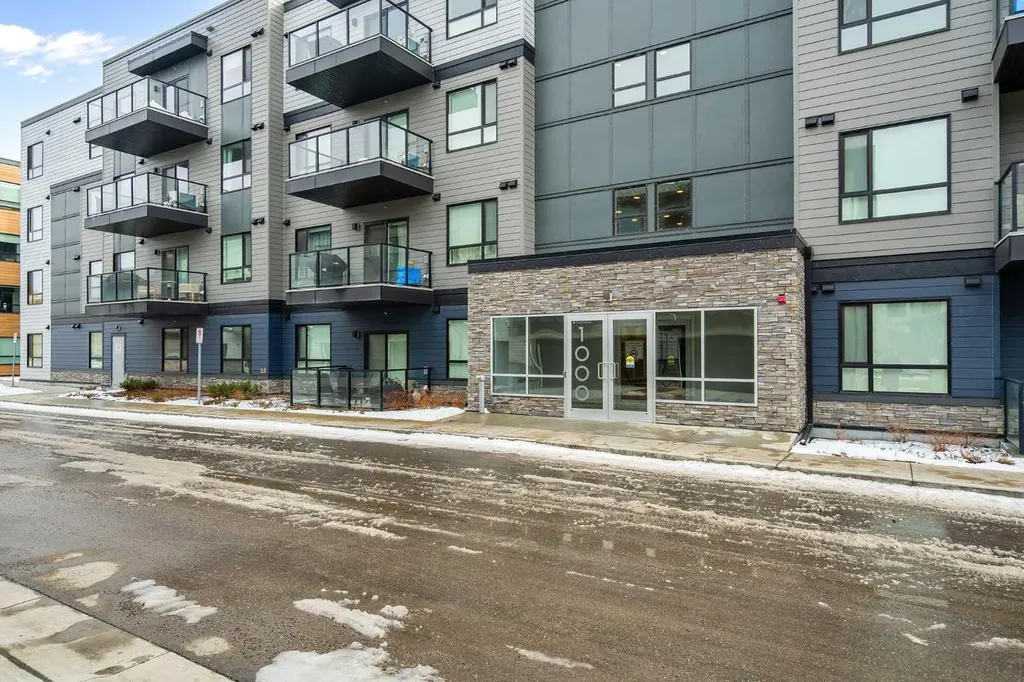 42 Cranbrook Gardens SE Calgary AB T3M 3P9