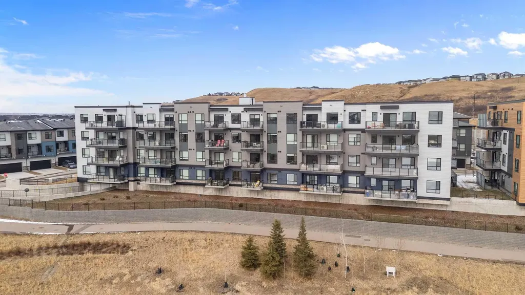 42 Cranbrook Gardens SE Calgary AB T3M 3P9