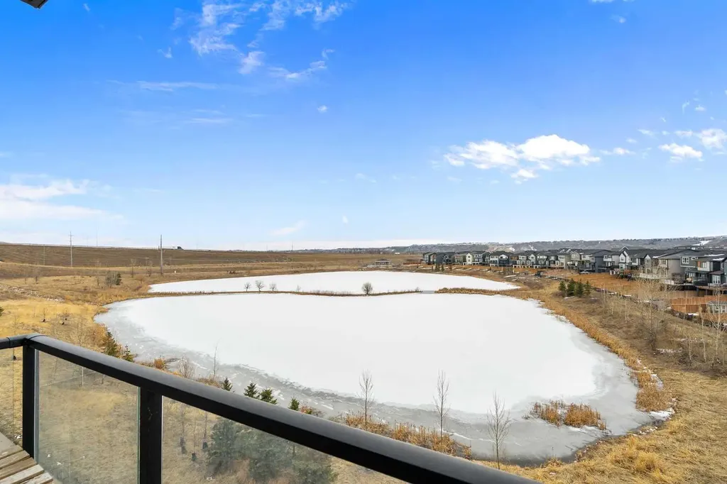 42 Cranbrook Gardens SE Calgary AB T3M 3P9