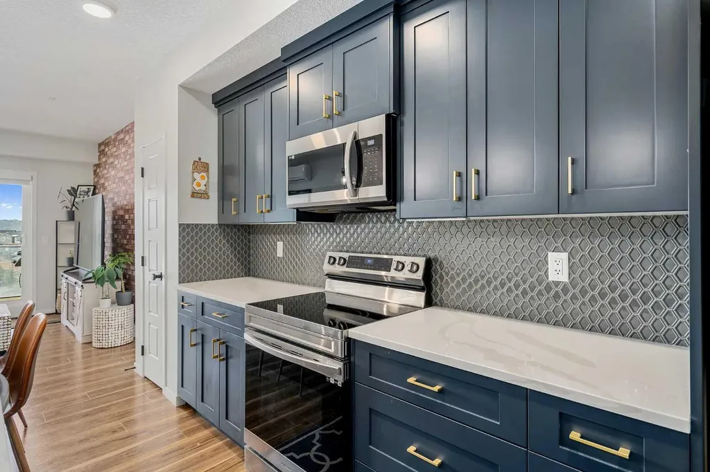 42 Cranbrook Gardens SE Calgary AB T3M 3P9
