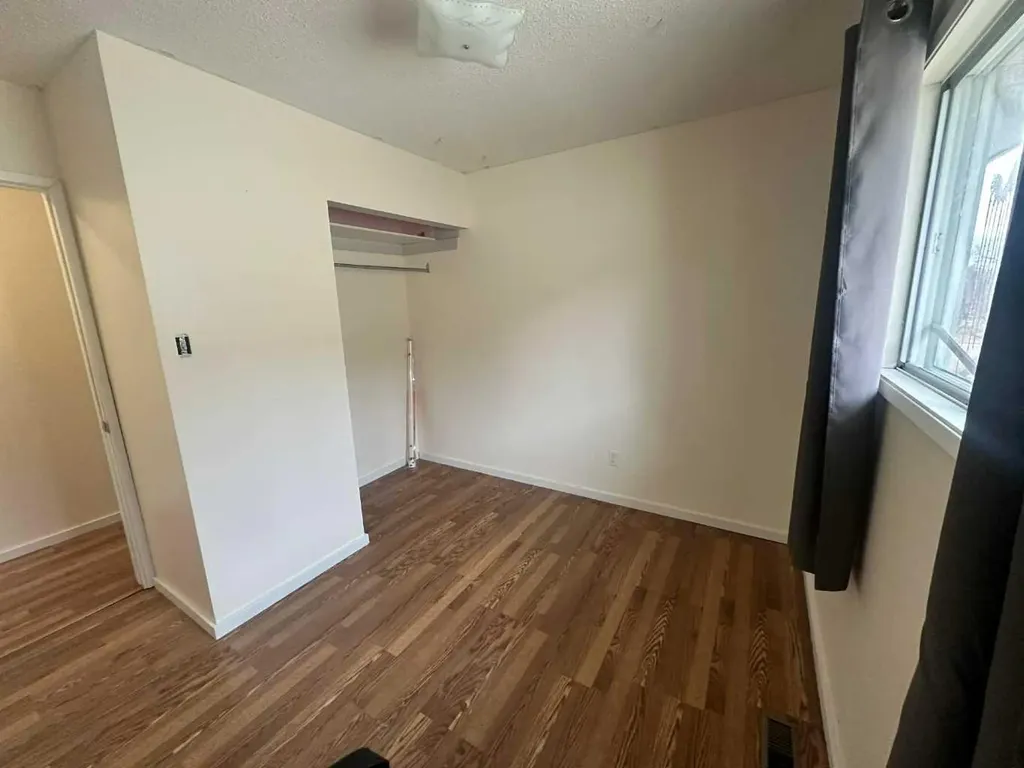 3905 52 Avenue Ponoka AB T4J1C8