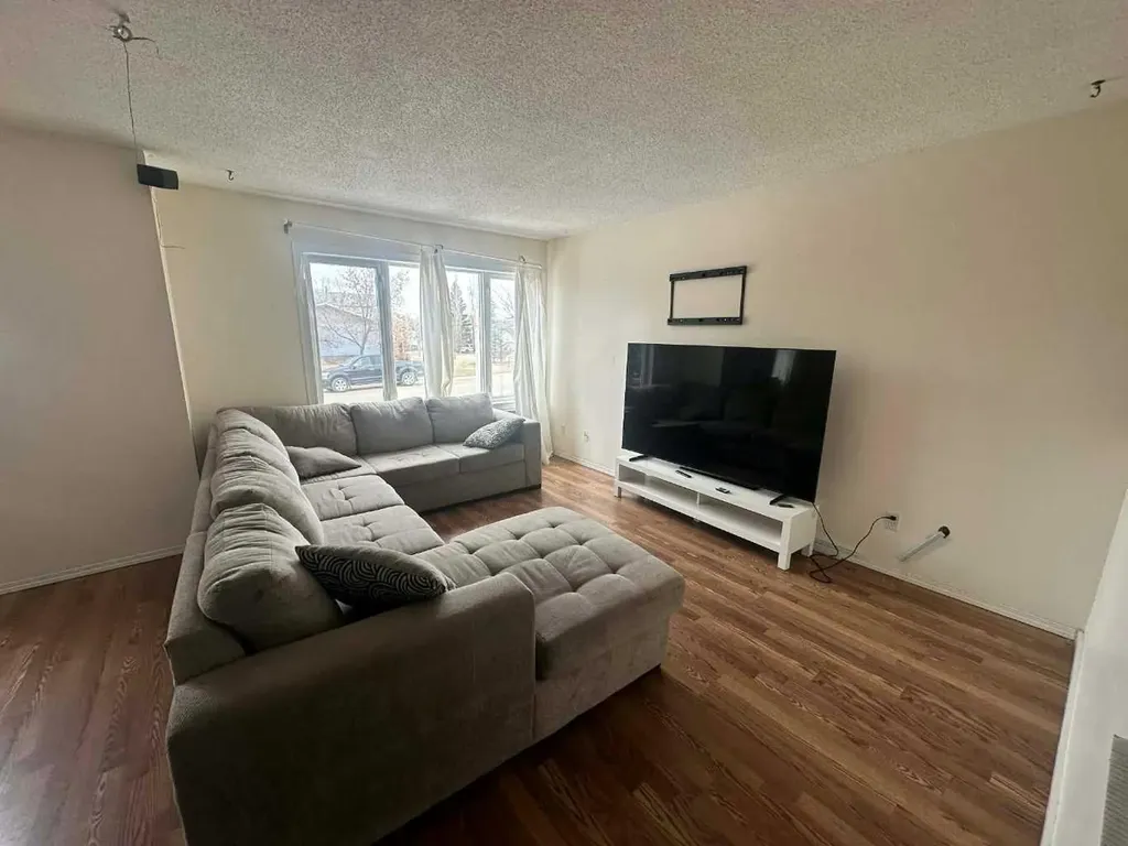 3905 52 Avenue Ponoka AB T4J1C8