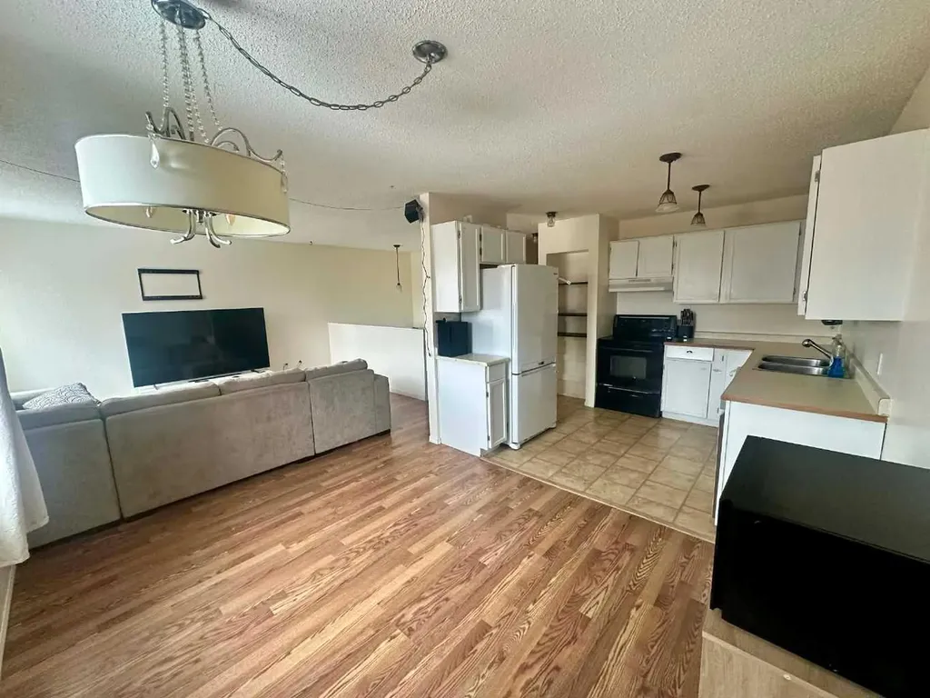 3905 52 Avenue Ponoka AB T4J1C8