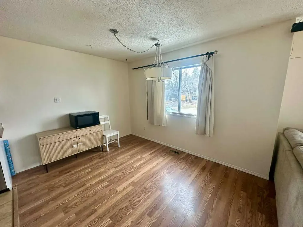 3905 52 Avenue Ponoka AB T4J1C8