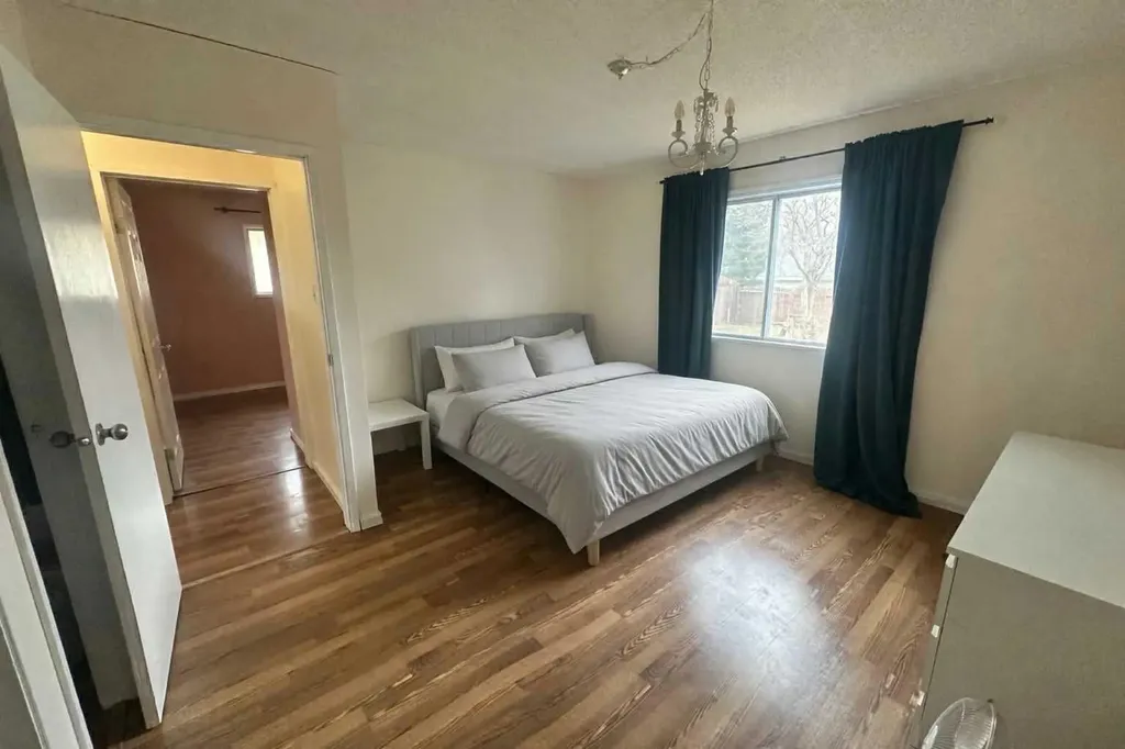 3905 52 Avenue Ponoka AB T4J1C8