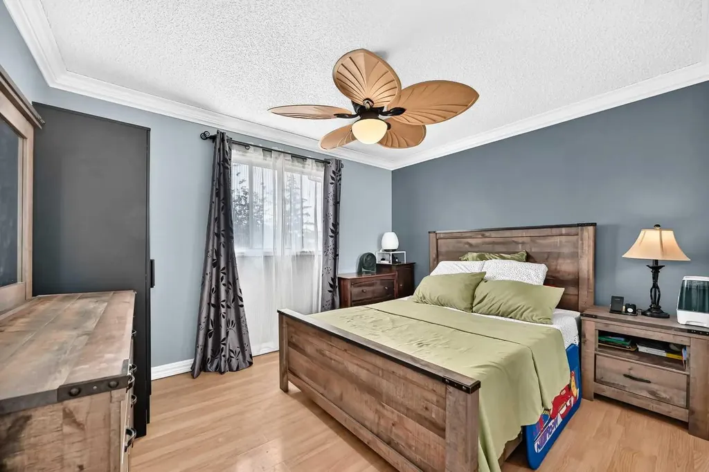 3321 56 Street NE Calgary AB T1Y 3Y7
