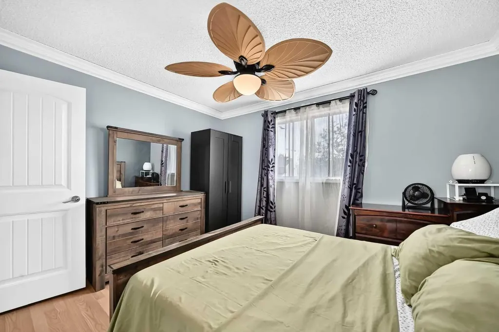 3321 56 Street NE Calgary AB T1Y 3Y7