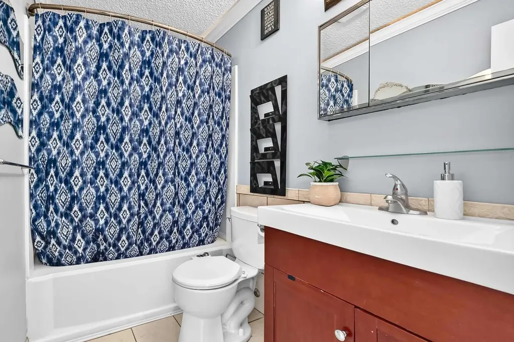 3321 56 Street NE Calgary AB T1Y 3Y7