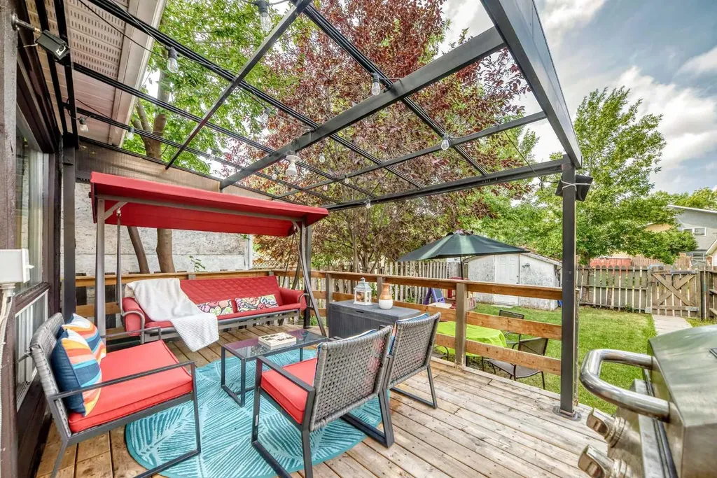 3321 56 Street NE Calgary AB T1Y 3Y7