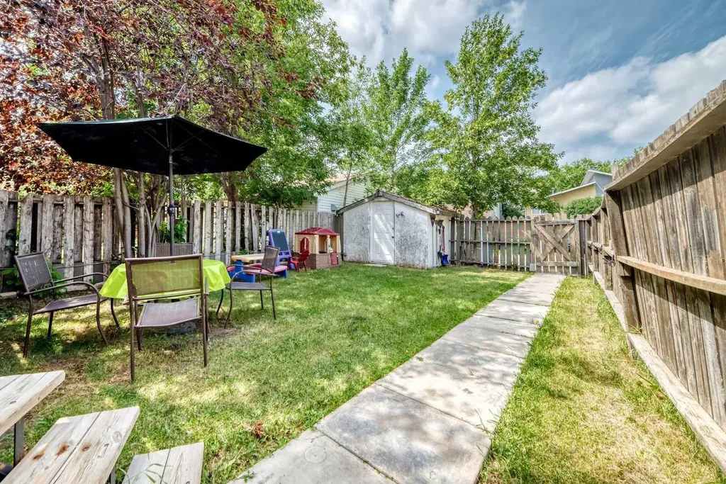 3321 56 Street NE Calgary AB T1Y 3Y7