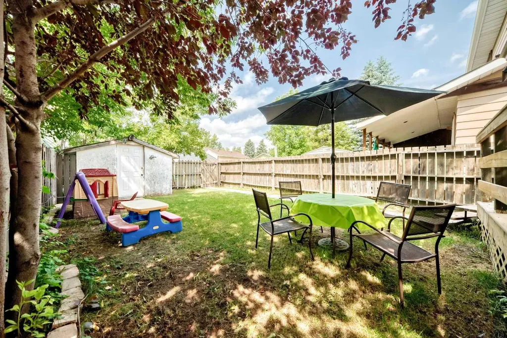 3321 56 Street NE Calgary AB T1Y 3Y7