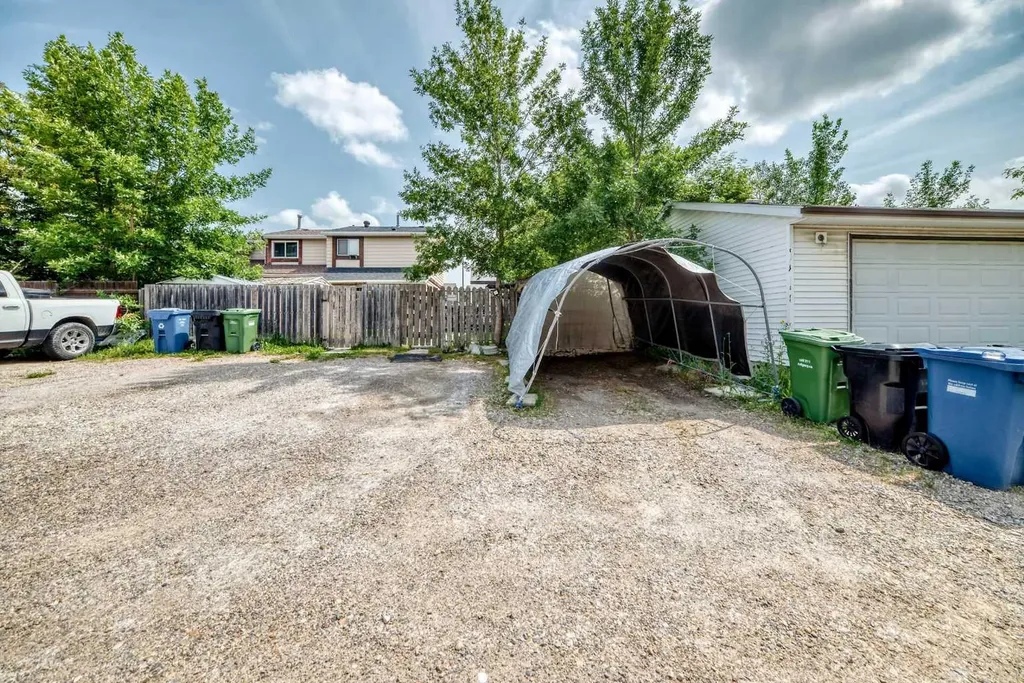 3321 56 Street NE Calgary AB T1Y 3Y7