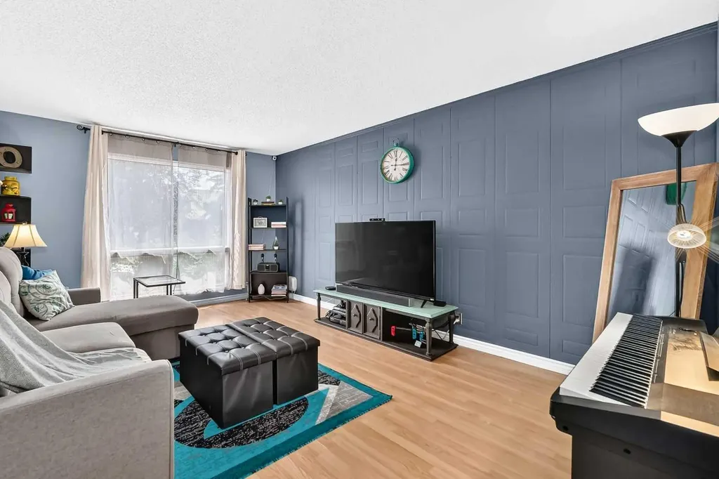 3321 56 Street NE Calgary AB T1Y 3Y7