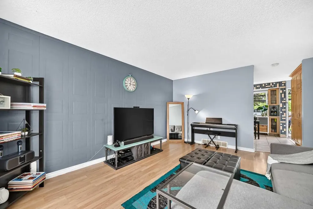 3321 56 Street NE Calgary AB T1Y 3Y7