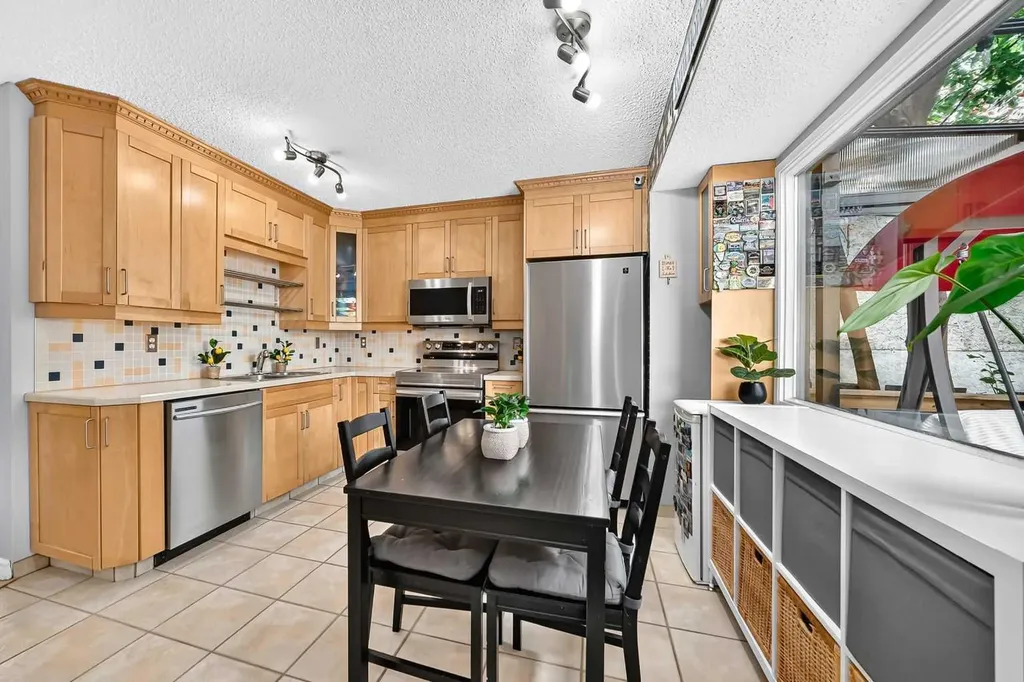 3321 56 Street NE Calgary AB T1Y 3Y7